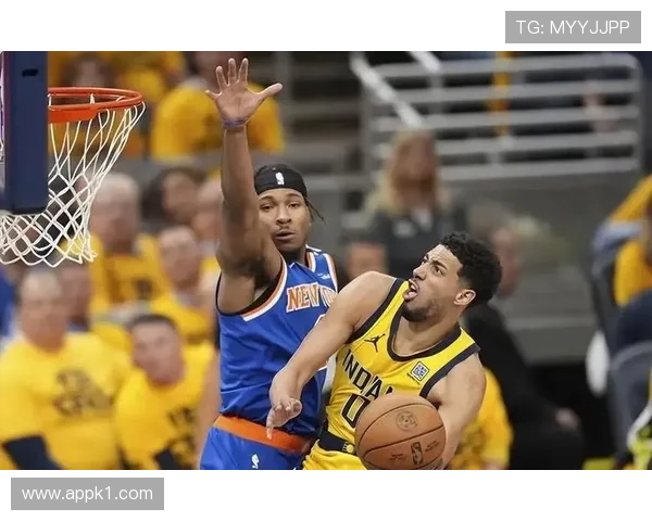 哈利伯顿利用突破改变进攻节奏 提升球队关键时刻得分效率