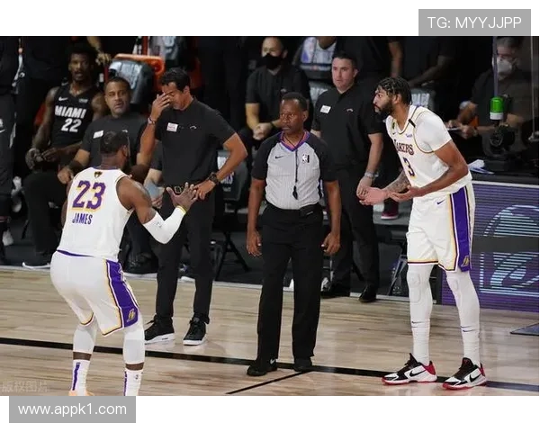 肘部动作算犯规标准解析，何时裁判应吹哨？