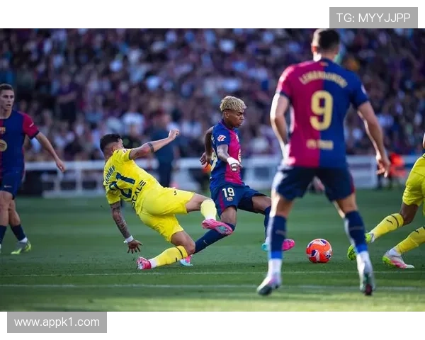 巴萨关键比赛表现起伏对争冠形势带来变化，阶段稳定性面临考验