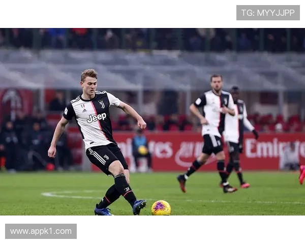 德容 vs 罗德里：控场能力差距在哪