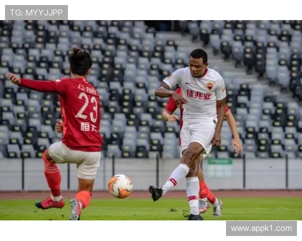 波格巴回撤接应主导中场，连续关键战出球效率显著提升