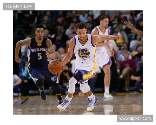 特雷·杨挡拆牵制换防 更偏突破带动球队